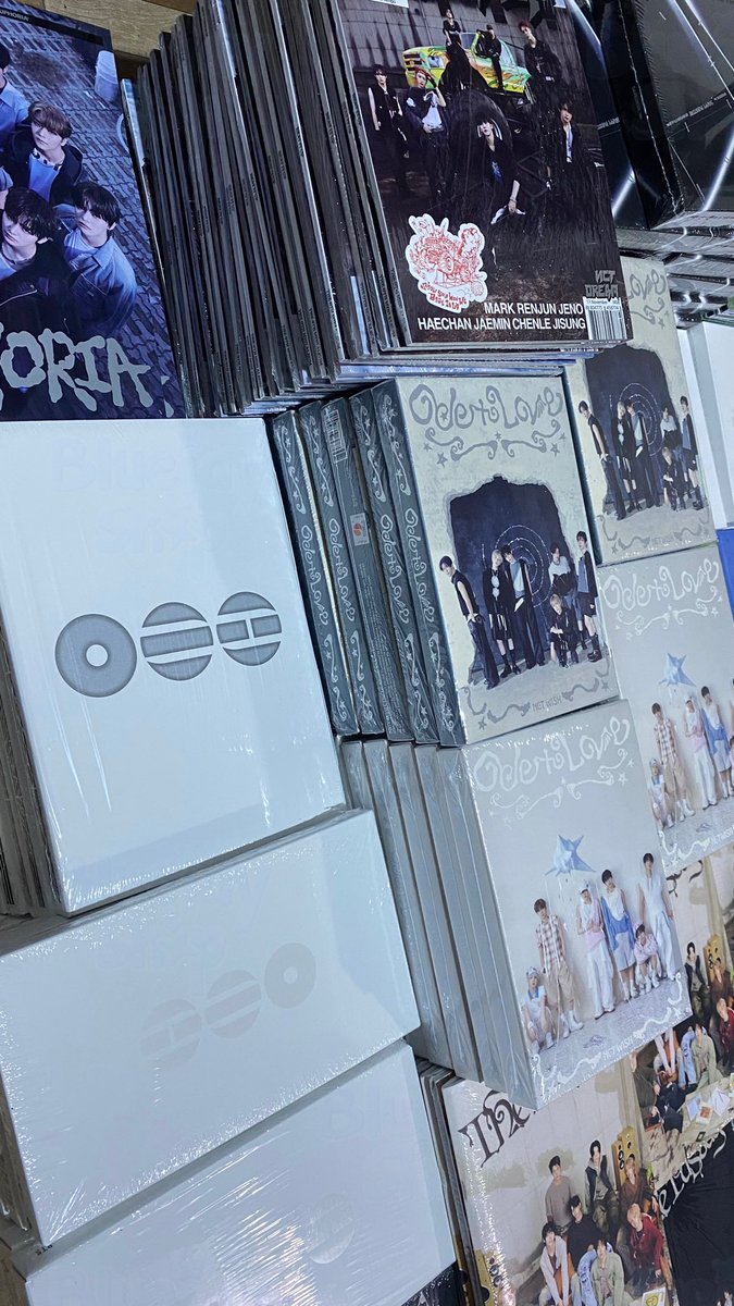 bluejayshop's tweet photo. #Bluejayshop_GA 
SURPRISE SEALED ALBUM GIVEAWAY! 🥳

- follow us 🔔
- retweet + rt like twt below
- reply

will draw on aug 7 🚶‍♀️

ga proofs: #Bluejayshop_Proofs / @bjshop_updates https://t.co/CGzTdTY3Gd