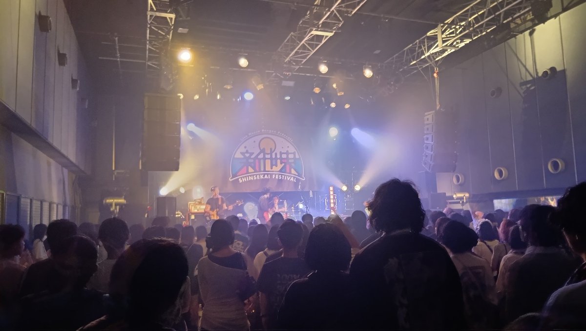 728815's tweet photo. 着いて即見たアフターソウルが1曲目Fever Believer Feedbackやったんよ
40歳なったからもう泣くとかじゃなくてずっと動悸
アフタ���ソウルの曲も良かったし、快晴の中の愛はズボーン最高でしたし、初RAZORS EDGEかっこよかった
スギムさんで出し切り
あんまり脈絡なく飛び込み終わり
#新世界フェス https://t.co/RvtR4ESPjK
