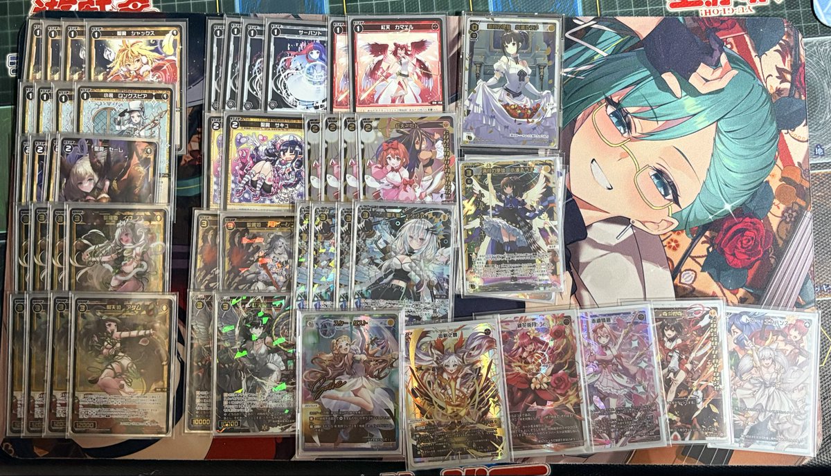 AkitaWixoss's tweet photo. WIXOSS CEREMONY(ディーヴァ)の結果は以下になります。
開催日:2026.8.1（土）
店舗:カードショップ アビス1.5号店
参加者:6名
優勝:レイラ(やぎさん)
2位:夢限(ゴトー)
3位:ユヅキ(ヲトヂャ)
4位:るう子(制御棒)
※敬称略、分布はツリーに続きます。 https://t.co/ynFEdQc6x3