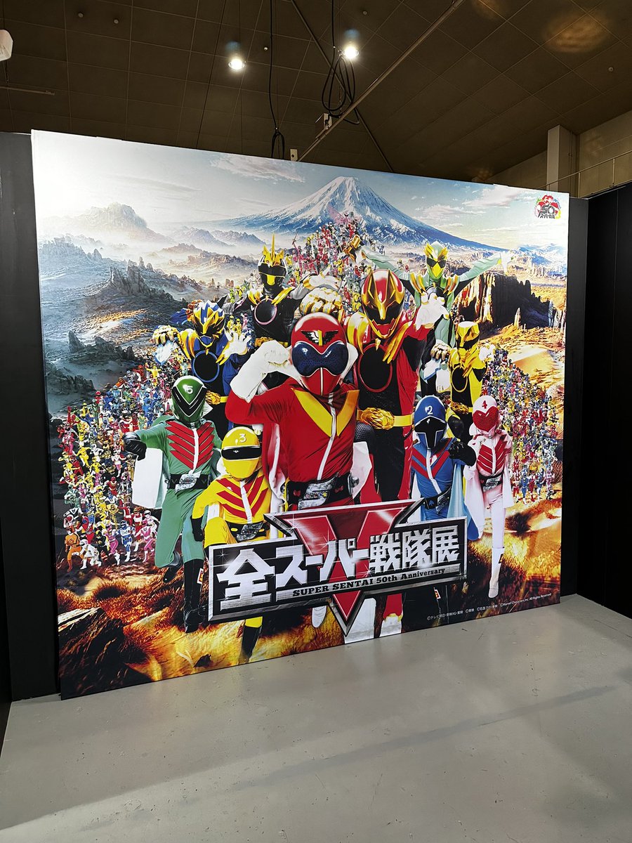 ERA_F's tweet photo. 大阪の全スーパー戦隊展に行ってきた！
福岡でも行ったけど、地元でやるなら行くよね。
ゴジュウジャー関連で、ブーケ嬢のウィッグや銃、ファイヤキャンドルのロッドの展示もあったけど、福岡にもあったかな？🤔
展示が写真禁止エリアだったから、撮れなかったのが残念😢 https://t.co/lDv874CHZE