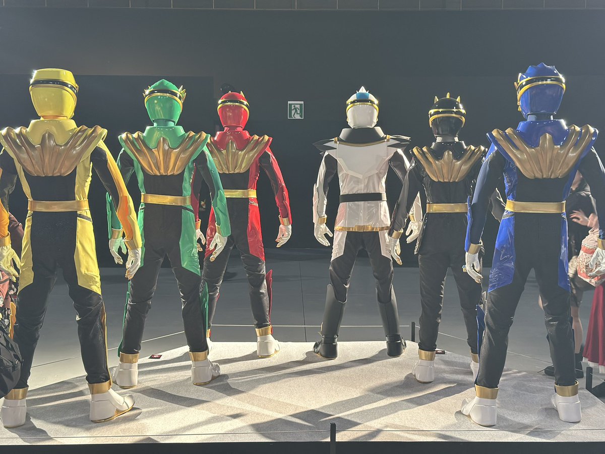 ERA_F's tweet photo. 大阪の全スーパー戦隊展に行ってきた！
福岡でも行ったけど、地元でやるなら行くよね。
ゴジュウジャー関連で、ブーケ嬢のウィッグや銃、ファイヤキャンドルのロッドの展示もあったけど、福岡にもあったかな？🤔
展示が写真禁止エリアだったから、撮れなかったのが残念😢 https://t.co/lDv874CHZE