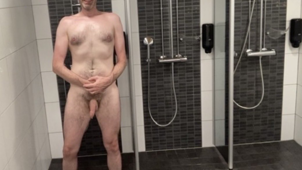 Mateylad_'s tweet photo. anyone joining me in the open #male #group #shower? 
I think everyone should always shower naked…don’t you think? 

#uncut #nakedmen #hairy #softcock #changingroom #maleshowers #gruppendusche #pimmel #queue #nude #man #dadbod #hairymen #public #teamuncut #naked #normalisenudity https://t.co/RKimmUPylp