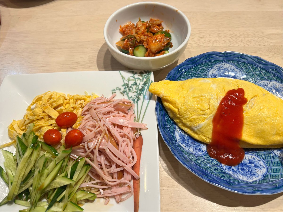 junzzz_exe's tweet photo. どうも！
ちゃんこ番です

先週どっかのラジオで町中華の話してたし、今朝どっかの情報番組で冷やし中華の話してたから夕飯はこんな感じになりました

お疲れ様でした！

オムライスは正統派
裏返しはもってのほか https://t.co/GcGFX40Wy1