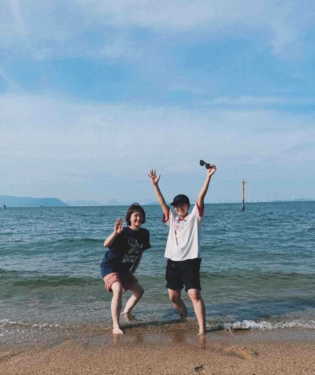 karukicks's tweet photo. かるきっくす夏合宿2026🏄🍃
今年も、海の見える町にて。

新曲づくりをみっちり行いました！
3曲爆誕しました。お楽しみに👀✨

最終日に行った海！おすそわけ！ https://t.co/evQtUP3Xss