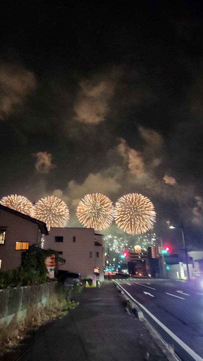 SSOBGIB1's tweet photo. Oh〰️🎆🐥 https://t.co/gFAxEJUtd8