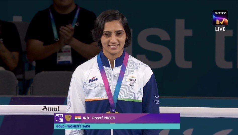 CricCrazyJohns's tweet photo. Gold for Preeti Pawar.
Gold for Jaismine Lamboria.
Silver for Jadumani Singh.

2 GOLD &amp; 1 SILVER IN BOXING FOR INDIA IN JUST 90 MINUTES 🥹❤️

They are ruling in Commonwealth Games. 🇮🇳 https://t.co/WmqTTkwo7j