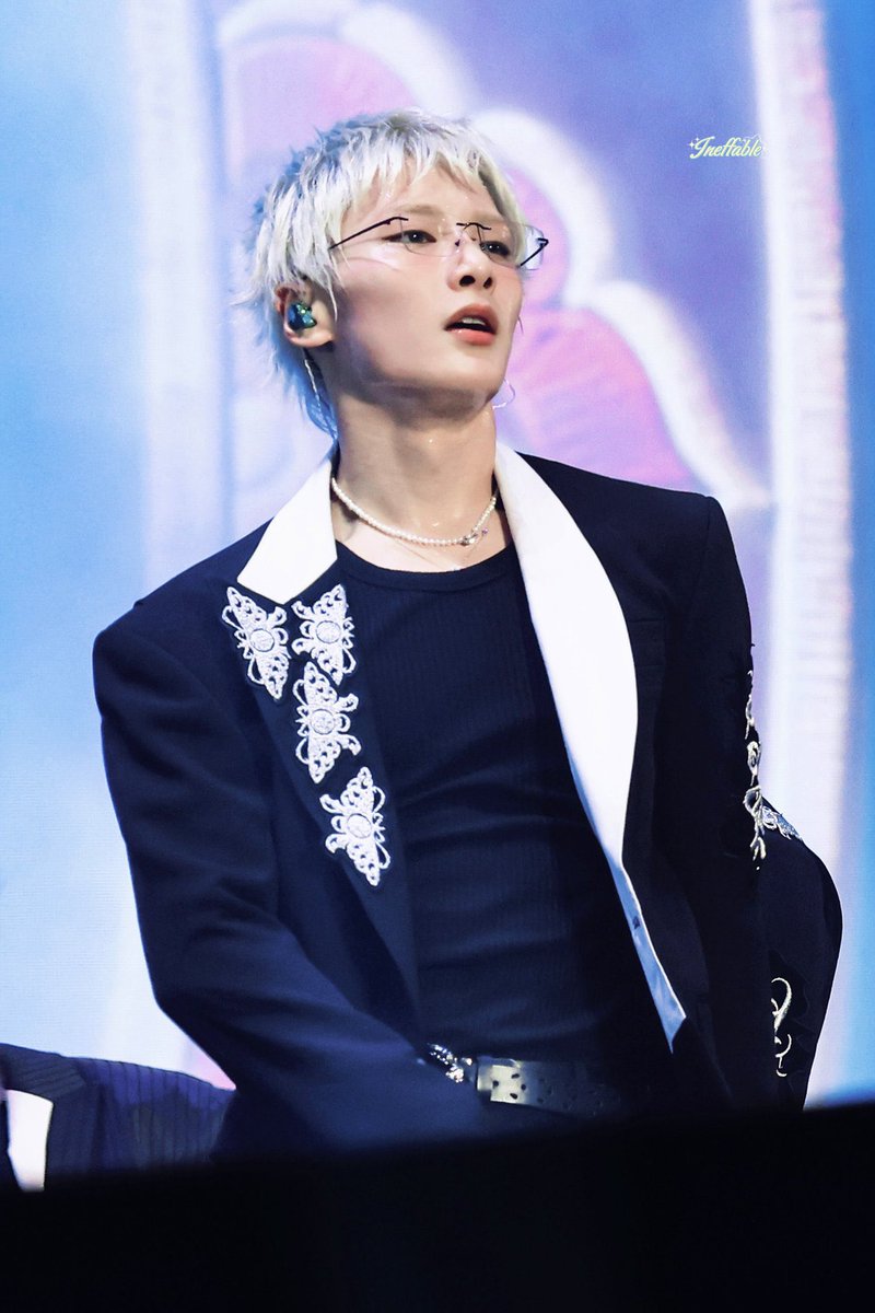 dailyinnieluv's tweet photo. THIS LOOK IS EVERYTHING https://t.co/QuUIOdb2ws