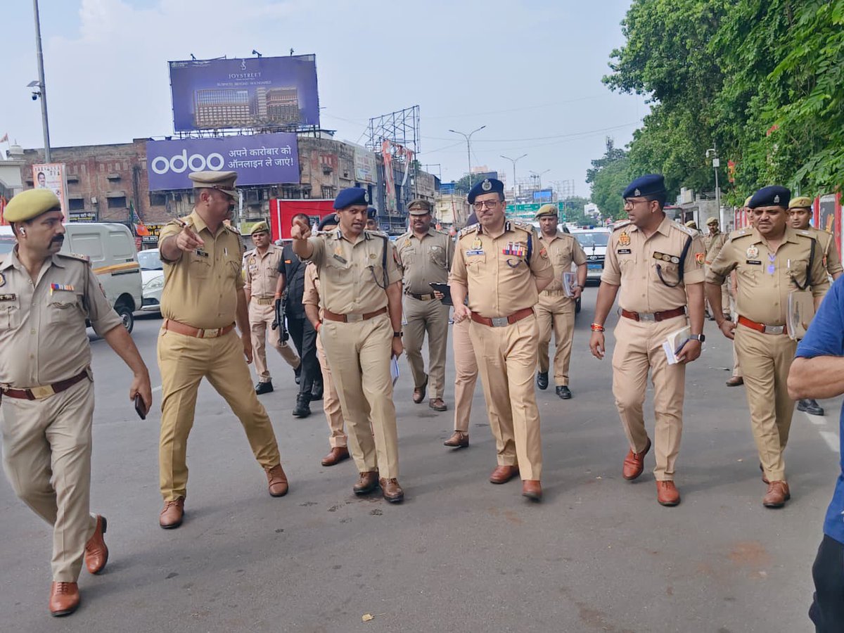 lkopolice's tweet photo. आगामी विधानसभा सभा सत्र के दृष्टिगत सुरक्षा व्यवस्था व पुलिस व्यवस्थापन के सम्बन्ध में #ADG_LO उ0प्र0 व #JCP_LO लखनऊ द्वारा किया गया स्थलीय निरीक्षण एवं संबंधित को दिये गये आवश्यक दिशा-निर्देश।
@Uppolice 
@dgpup https://t.co/sEnmBLSMn7