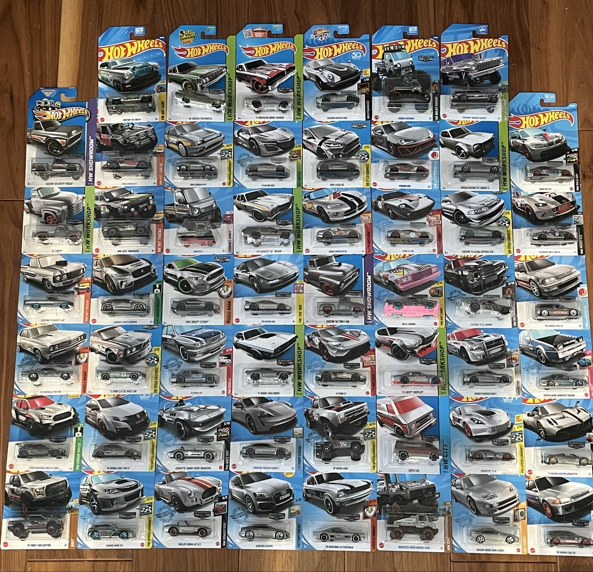 KomonoBase's tweet photo. 並べて見ると美しい✨
放出やめるか❓笑
#ホットウィール
#hotwheels
#zamac https://t.co/ndroBHO0NM