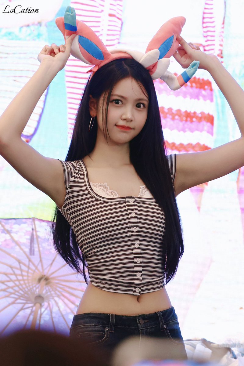 LocatedinCARMEN's tweet photo. 260801🎀
#Hearts2Hearts #하츠투하츠 #H2H
#CARMEN #카르멘 https://t.co/zgqYxR2pXg