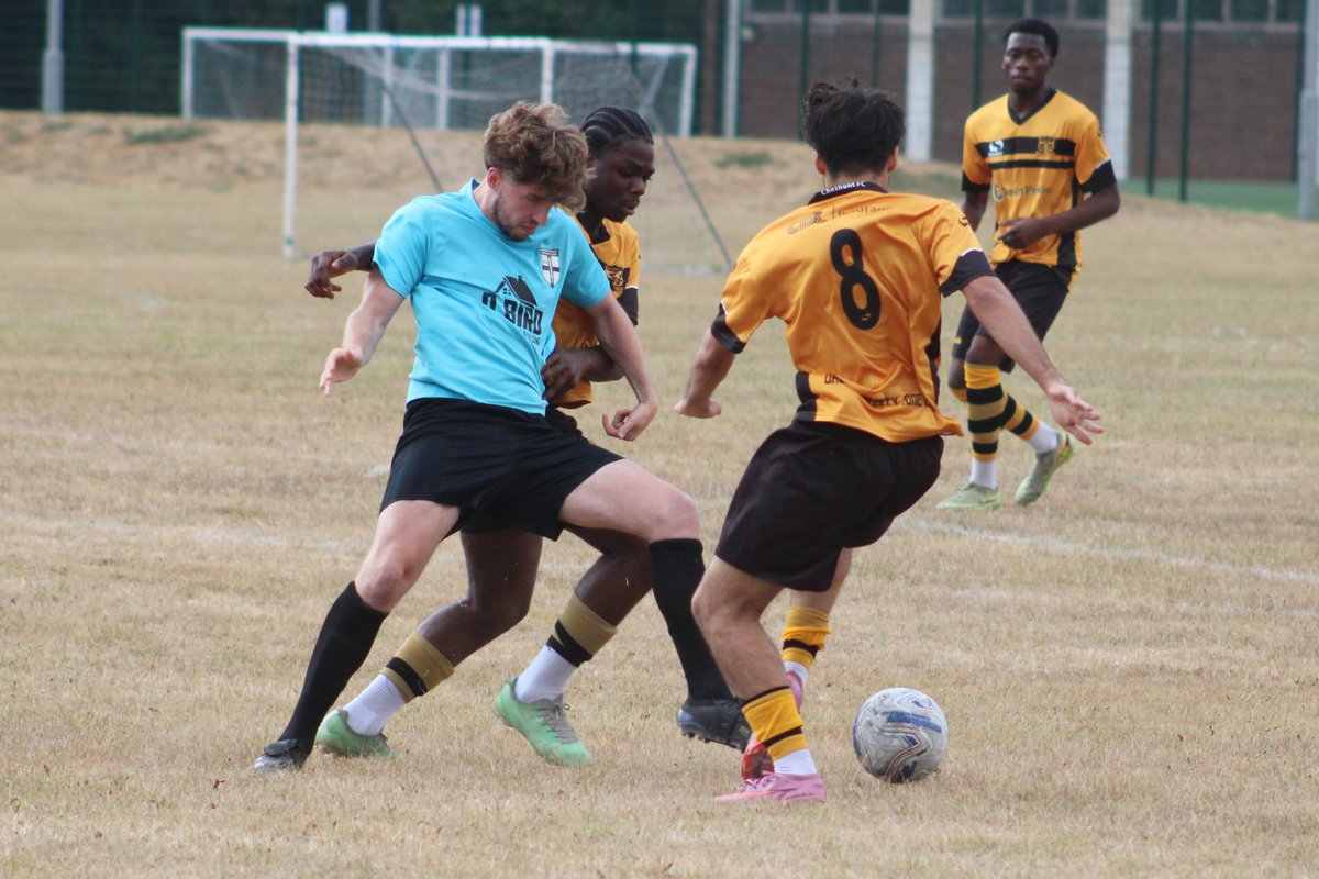 LocalBusDriver's tweet photo. An excellent local derby between @EAoldboysFC and @cheshuntfcscore Development ended all square after a 1-1 draw in their latest pre-season friendly. A few photos 📸 now on Flickr... https://t.co/wOakjEKlkU @hscfl https://t.co/gLQCv5TKG4
