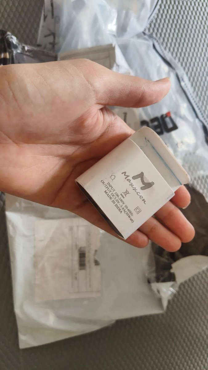jaatshaab371's tweet photo. @delhivery @GoBoultOfficial And when I contacted the delivery agent and @delhivery office near me they are not providing and sufficient information about it. I would request @Goboultofficial @delhivery to look into this matter and help me out https://t.co/ZekAhZhuQK
