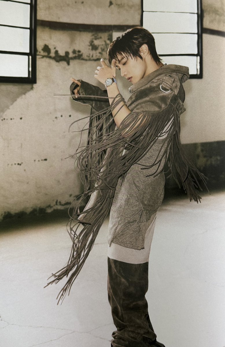 JHPOPBASE's tweet photo. j-hope x Dazed Korea Interview

Q. You recently finished your Las Vegas concerts. We heard you came straight back for today’s shoot.

🐿️ By Korean time, it’s already around 7 PM. Every country and every city has a different time zone and rhythm. In the US, it’s still very early in the morning. Strangely enough, I think the US time difference suits me well. I like being in Korea too, but whenever I go to the US, I naturally maintain a healthier daily routine. The rhythm of waking up in the morning and going to bed at a reasonable time really suits me.