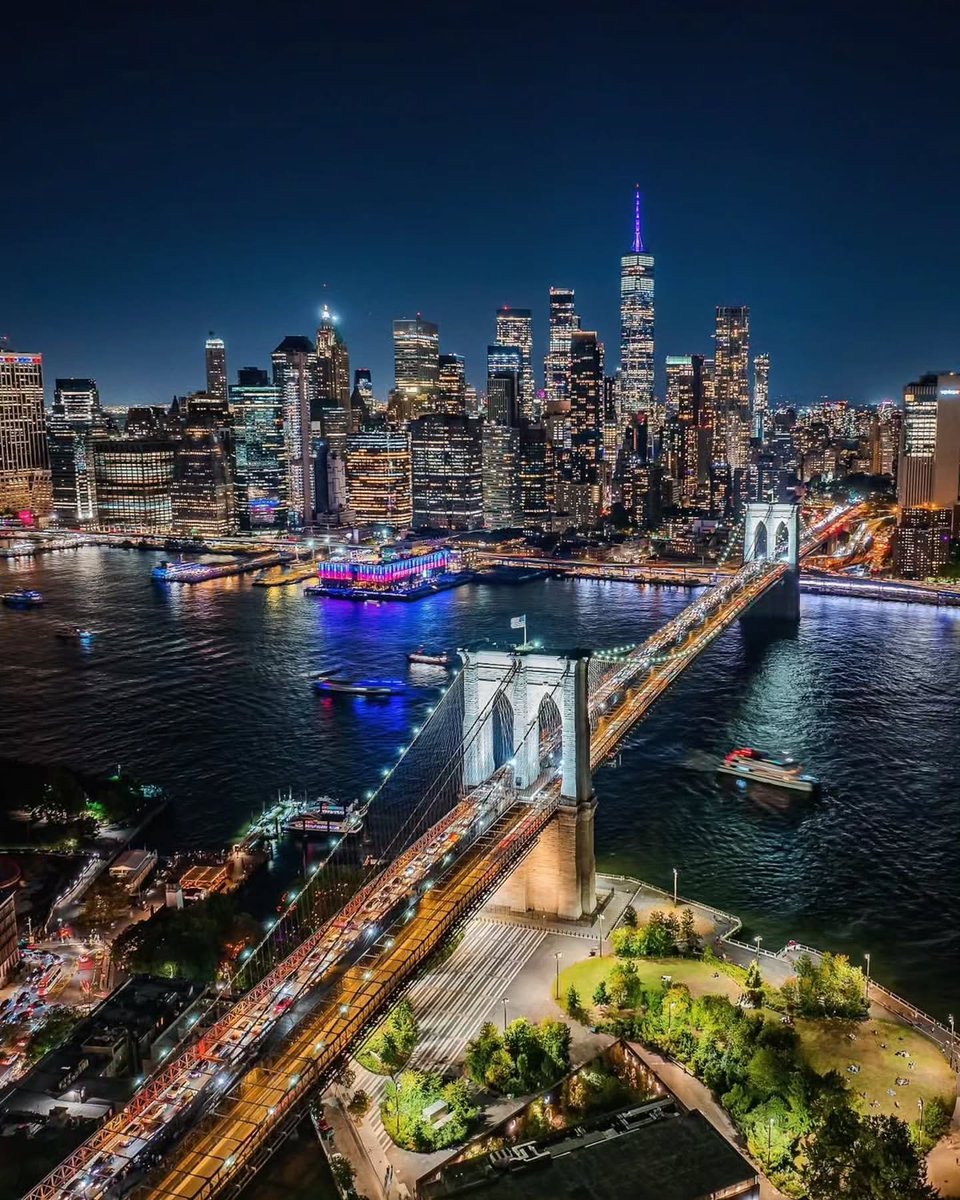SeascapeNature's tweet photo. Brooklyn Bridge, New York 🇺🇸 https://t.co/8v0K3WhnIy