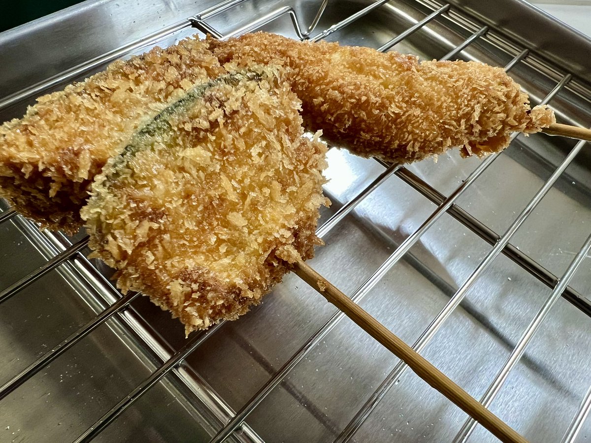 25Suhr's tweet photo. 嫁が串カツ揚げてくれてる
本気で美味そう…うまぁ https://t.co/wzwomXeSFw