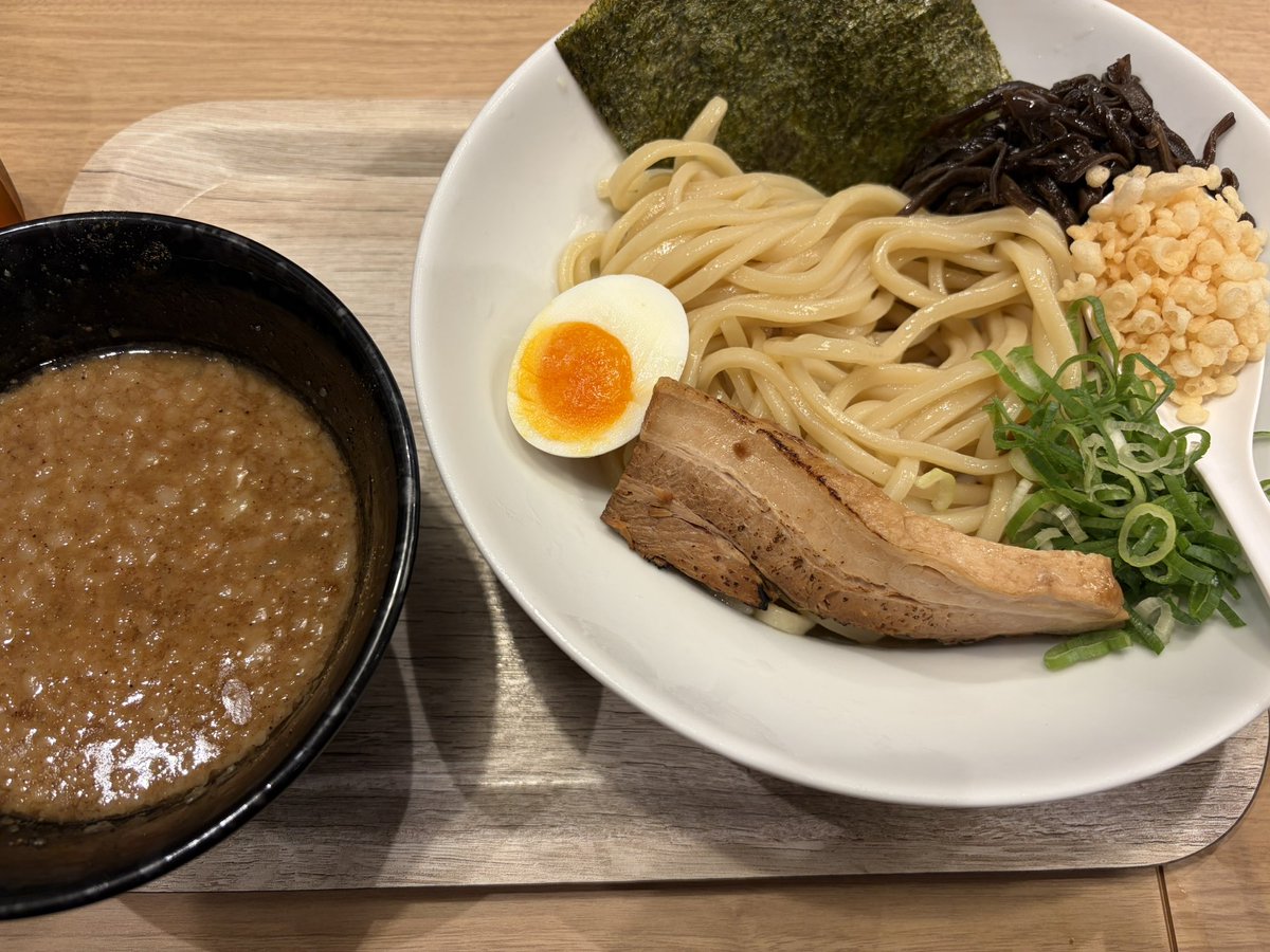 marble33910's tweet photo. 帰りに3人で一風堂行きました🍜
その帰りにスタバで73さんがオススメしてたオレンジ&amp;マンゴー飲んで幸せな気持ちで帰宅しました☺️ https://t.co/CRK9pGi642