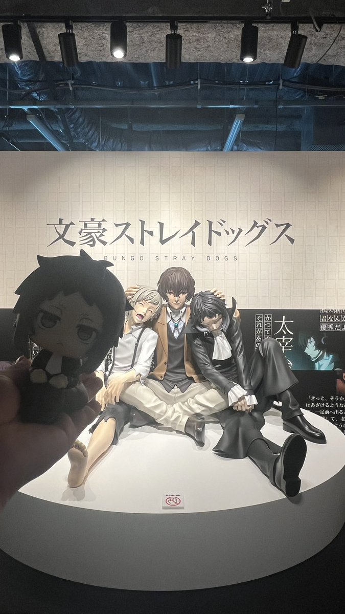 kyarameruti0710's tweet photo. 左から、芥っぷをコツンさせるワイ
たがわに踏まれた光景を撮りたいワイ
たがわを撫で撫でするムーブをとるが、手が短くて不恰好になるワイ
の以上3点でお送りいたします。 https://t.co/f9AsR2rR7U