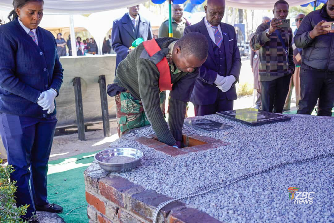 ZBCNewsonline's tweet photo. NATIONAL HERO PROFESSOR CHINYANGA LAID TO REST

The cremated remains of National Hero, Professor Herbert Mapfumo Chinyanga, who died in South Africa on July 2, have been interred at Etosha Cemetery in Goromonzi.

#NationalHero #Zimbabwe #ZBCNews https://t.co/cvtcD0Klul