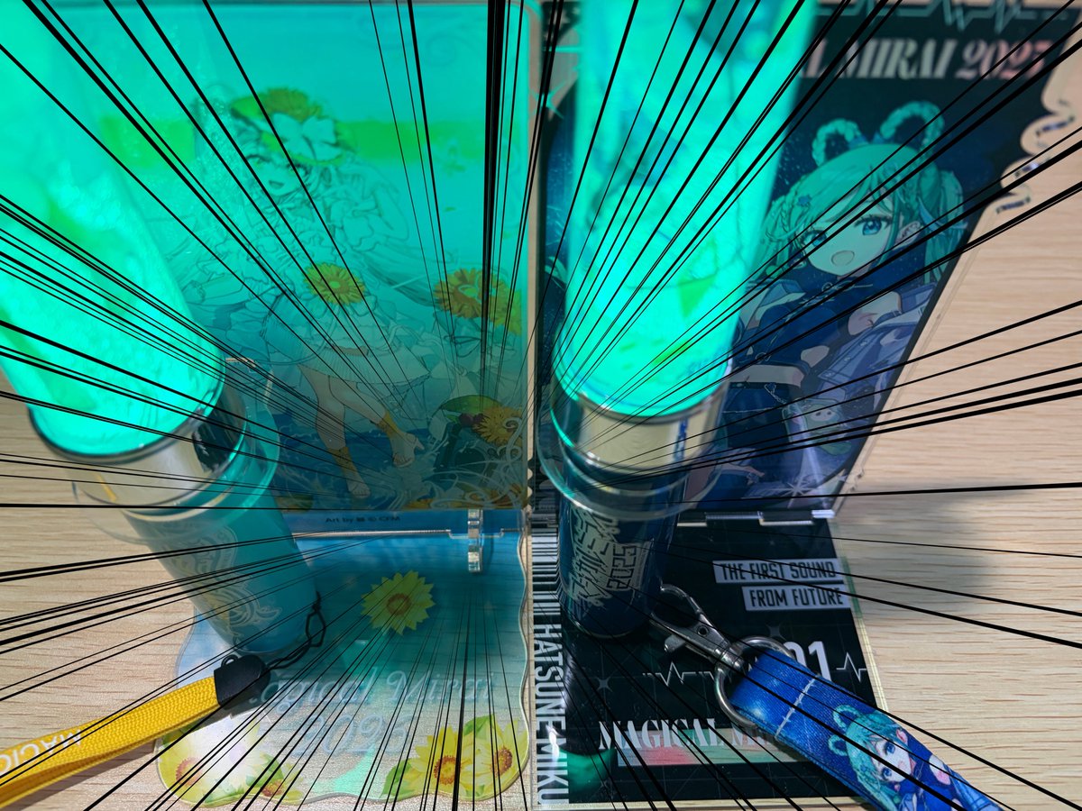 SHOSANSUN's tweet photo. 去年仙台でCOCOLABOの人にさ、
ペンラ立てるアクスタの展示品見ながら、「これ24に福岡でも気に入って買ったんですけど、
前後にグラグラしちゃうんですよね、
『Z軸のパーツあると良いですよね〜』」
って会話したんだけど
今日浜松の戦利品開けたらさ

なんかパーツ増えてる笑笑笑 https://t.co/keHywG7xqW