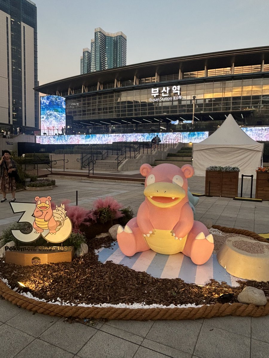mo_mo9u's tweet photo. In Busan https://t.co/aaYRFzOXAl