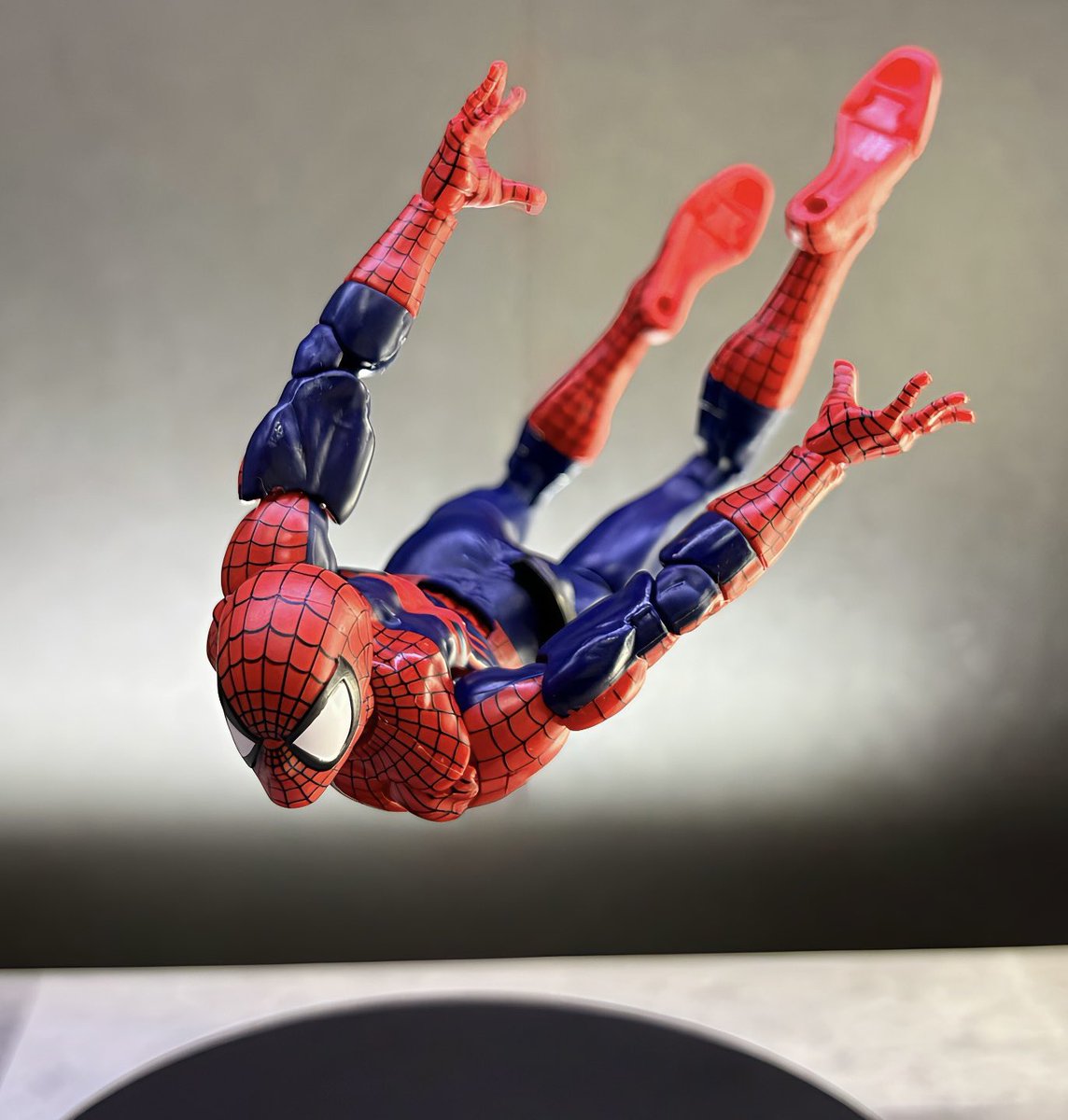 ToyBoxofM1's tweet photo. #スパイダーマンの日 って事で
🙂レジェンドで遊んでます！ピーターみたいに写真うまく撮りたいな📸
#大好きスパイダーマン https://t.co/UNEkQBShN2