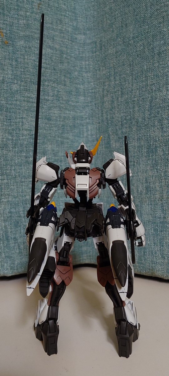 Fuji5757's tweet photo. HG バルバトスアダプト完成。

途中経過を上げることなく完成。部分塗装は上腕、指先、太刀、小太刀。

太刀と小太刀はNAZCAカラーのCSMを使ったけど良い感じかな😊

#ガンプラ https://t.co/CQHwIOvd6W