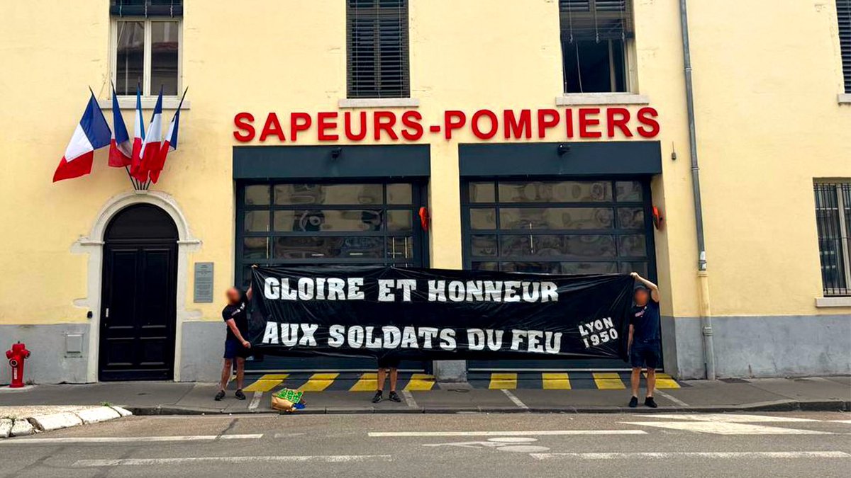 1950officiel's tweet photo. Le groupe a tenu à rendre hommage aux soldats du feu qui luttent avec courage face aux incendies qui touchent notre pays. https://t.co/9az4ECJOfo