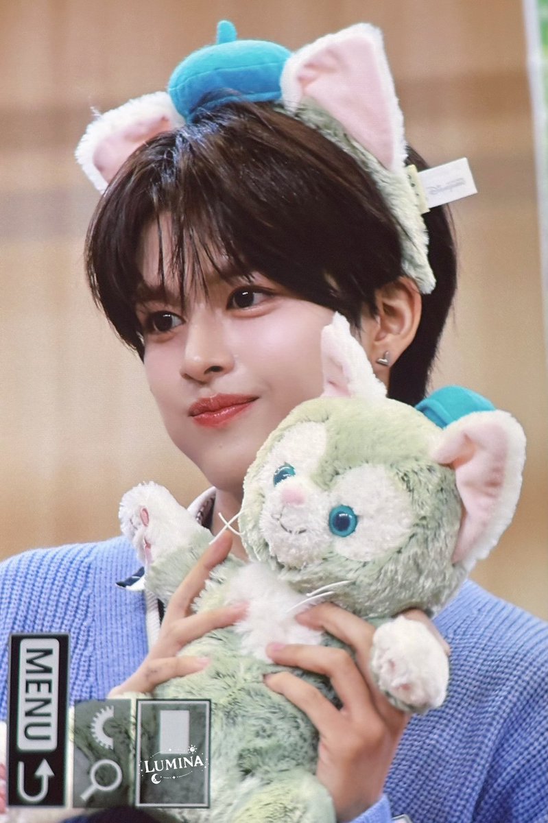 Terutelumina_v's tweet photo. 260801 애플뮤직 팬싸 테루 preview

젤라토니 테루냥🐱🩵🐾

#TERU #테루 
#VAYONN #베이온 https://t.co/q8V0gqBOlc