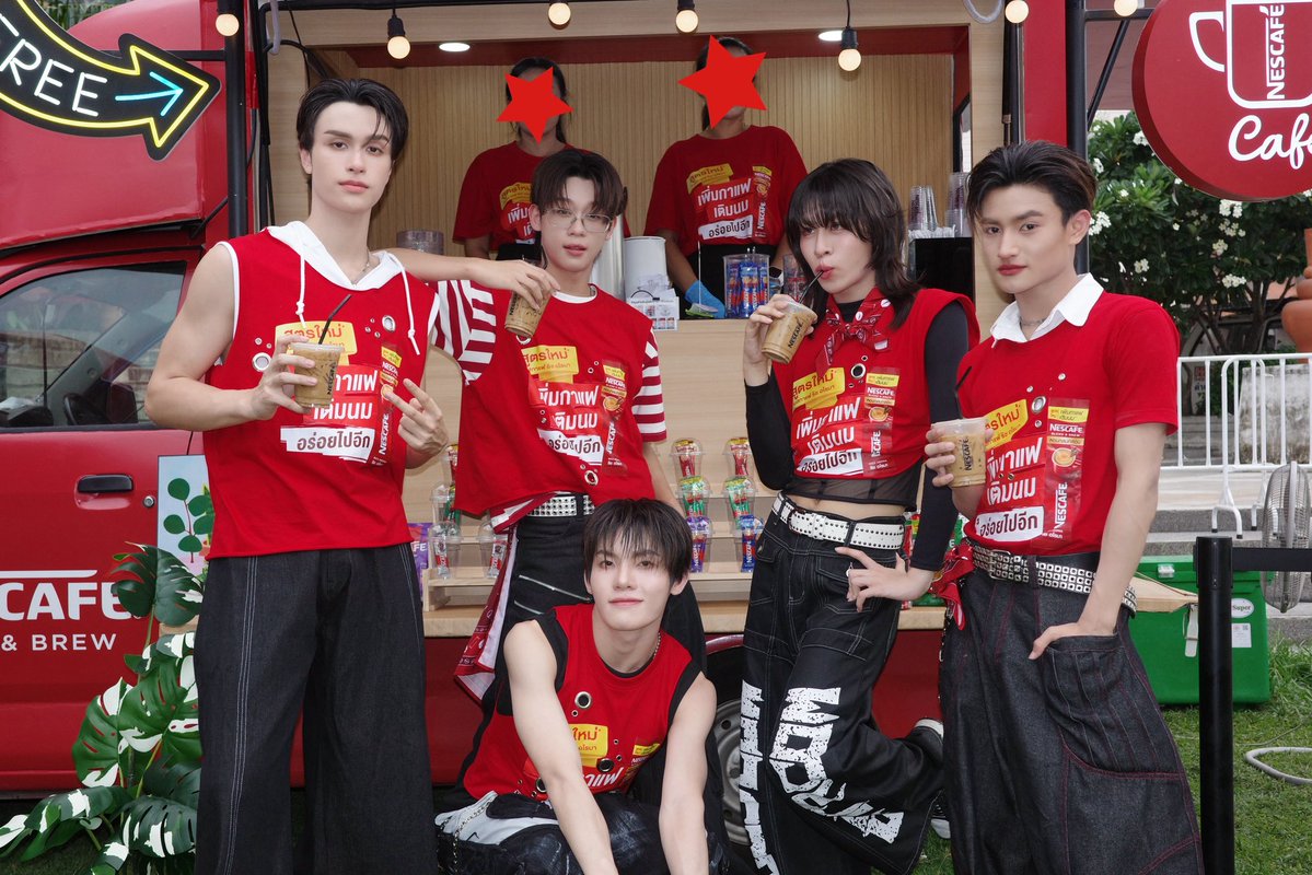 DICE_SONRAY's tweet photo. งานแรก #DICERED สนุกมากกกกก*100 ขอบคุณเนสกาแฟที่ชวนพวกเราไปร่วมสนุกนะค้าบบ พร้อมเติมกาแฟ! 💥✨

#แอโรบิกเนสกาแฟxDICERED
#ร้องเติมเต้นกันเนสกาแฟเบลนด์แอนด์บรู 
#DICE_SONRAY https://t.co/jsAspOzXqH
