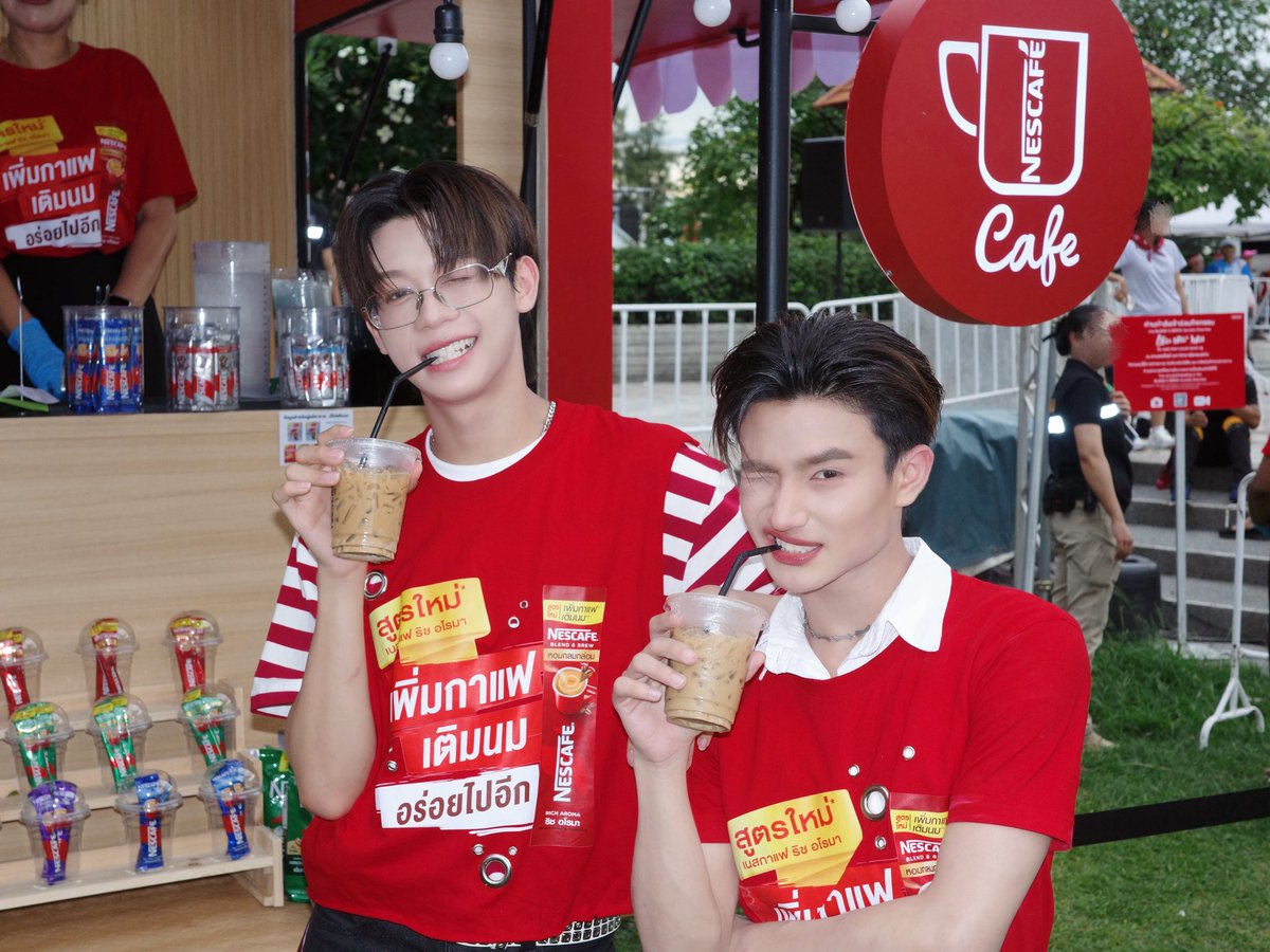 DICE_SONRAY's tweet photo. งานแรก #DICERED สนุกมากกกกก*100 ขอบคุณเนสกาแฟที่ชวนพวกเราไปร่วมสนุกนะค้าบบ พร้อมเติมกาแฟ! 💥✨

#แอโรบิกเนสกาแฟxDICERED
#ร้องเติมเต้นกันเนสกาแฟเบลนด์แอนด์บรู 
#DICE_SONRAY https://t.co/jsAspOzXqH