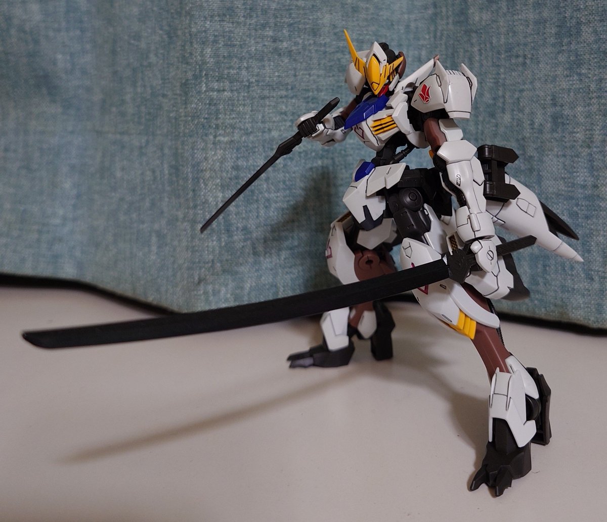 Fuji5757's tweet photo. アクションベース7が2個続けてキットに接続する側の可動部がすぐに破損したので、買ったまま放置してたコトブキヤのフライングベースを使用。

アクションベースより安心して使える😊

#ガンプラ https://t.co/FKi6ck2BkB