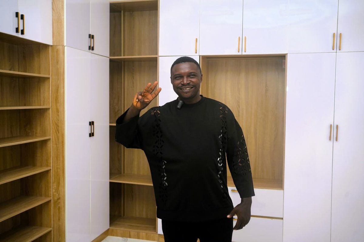 Ja_detips's tweet photo. Watching the iLOTBET winner finally step into his new home is actually satisfying. Congratulations! May this house bring plenty joy.
#iLOTBETHousePrize https://t.co/F7nydegetg