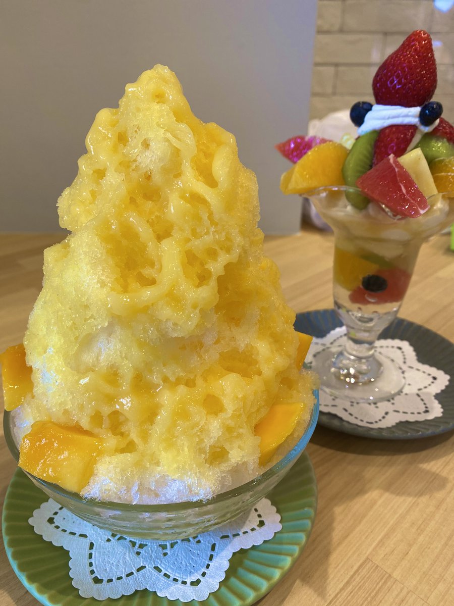 PQRQQ00's tweet photo. 🌻〖山口果物/谷町六丁目〗
老舗果物屋さんの
マンゴーかき氷と果物のパフェ
もちろん果物も買って帰れます🍓🥝🫧

#かき氷 #パフェ #カフェ https://t.co/gTuYVe4gFe