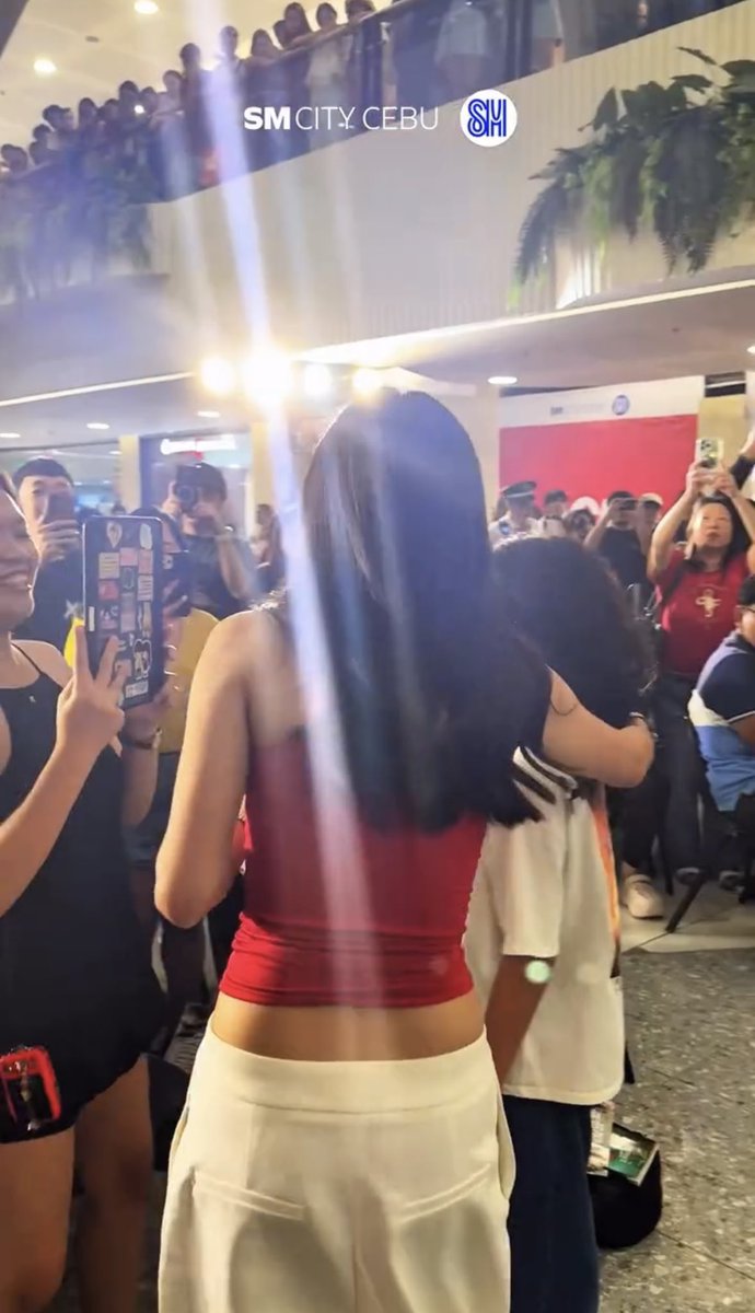SecretSoc4AD's tweet photo. THE CROWD FOR HER SOLO MALL SHOW! 🙌
Maraming Salamat, Cebuano Keepers and Shines! 🥹😍

https://t.co/fUcZwxdqaW

#AshtineOlviga https://t.co/4zInZBwycy