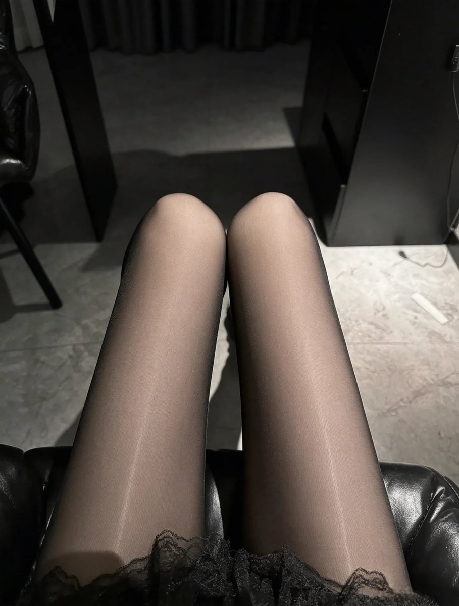 it_wil's tweet photo. 오빠 얼굴에 내 발 올리고 냄새 맡게 해줄게   #발 #페티쉬 #ㅅㅌ #feet #양말 https://t.co/e2dYcJeCZn