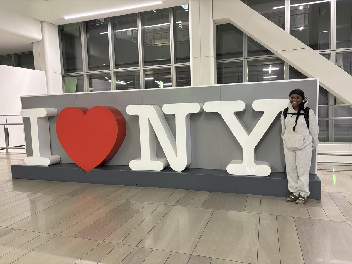 Jacey_Anderson1's tweet photo. Landed in NYC! @CULionsWBB Academic Elite Camp here I come! https://t.co/0R0B1QknPx