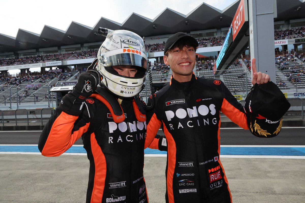 YokohamaRubber's tweet photo. 【SUPER GT 第4戦 / 富士スピードウェイ】

猛暑となった富士スピードウェイで、第4戦予選が行われました。☀️🏎️

GT300クラスでは、YOKOHAMA／ADVAN勢の
篠原 拓朗選手がアタックした #45 PONOS FERRARI 296 EVO（PONOS RACING）と、
梅垣 清選手がアタックした #7 CARGUY Ferrari 296 GT3 EVO（CARGUY MKS RACING）が、Q1のA組、B組をそれぞれトップで通過。
続くQ2では、#45 川端 伸太朗選手が見事ポールポジションを獲得しました。

一方GT500クラスでは、#19 WedsSport ADVAN GR SupraはQ1敗退となり、12番手から明日の決勝に挑みます。

【GT500クラス】
1.#8 ARTA MUGEN HRC PRELUDE-GT（1'26.776）  
2.#100 STANLEY HRC PRELUDE-GT（1'27.078）  
3.#17 Astemo HRC PRELUDE-GT（1'27.325）

#19 WedsSport ADVAN GR Supra（1'28.362 / YH）

【GT300クラス】
1.#45 PONOS FERRARI 296 EVO（1'36.209 / YH）  
2.#60 Syntium LMcorsa LC500 GT（1'36.800）  
3.#6 UNI-ROBO BLUEGRASS FERRARI（1'36.808 / YH）

明日の決勝は13:30スタート。
引き続き、YOKOHAMA／ADVAN勢への応援をよろしくお願いいたします！

#YOKOHAMATIRE #ヨコハマタイヤ #横浜ゴム #SUPERGT