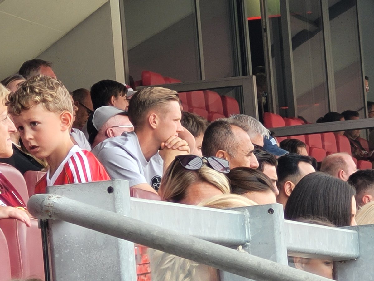 BILD_FCN's tweet photo. Neu-Kapitän Reichert (nach Schulterproblemen geschont) dürfte der Auftritt seines Teams gefallen. #fcn #glubb https://t.co/dUDf1OQ7PP