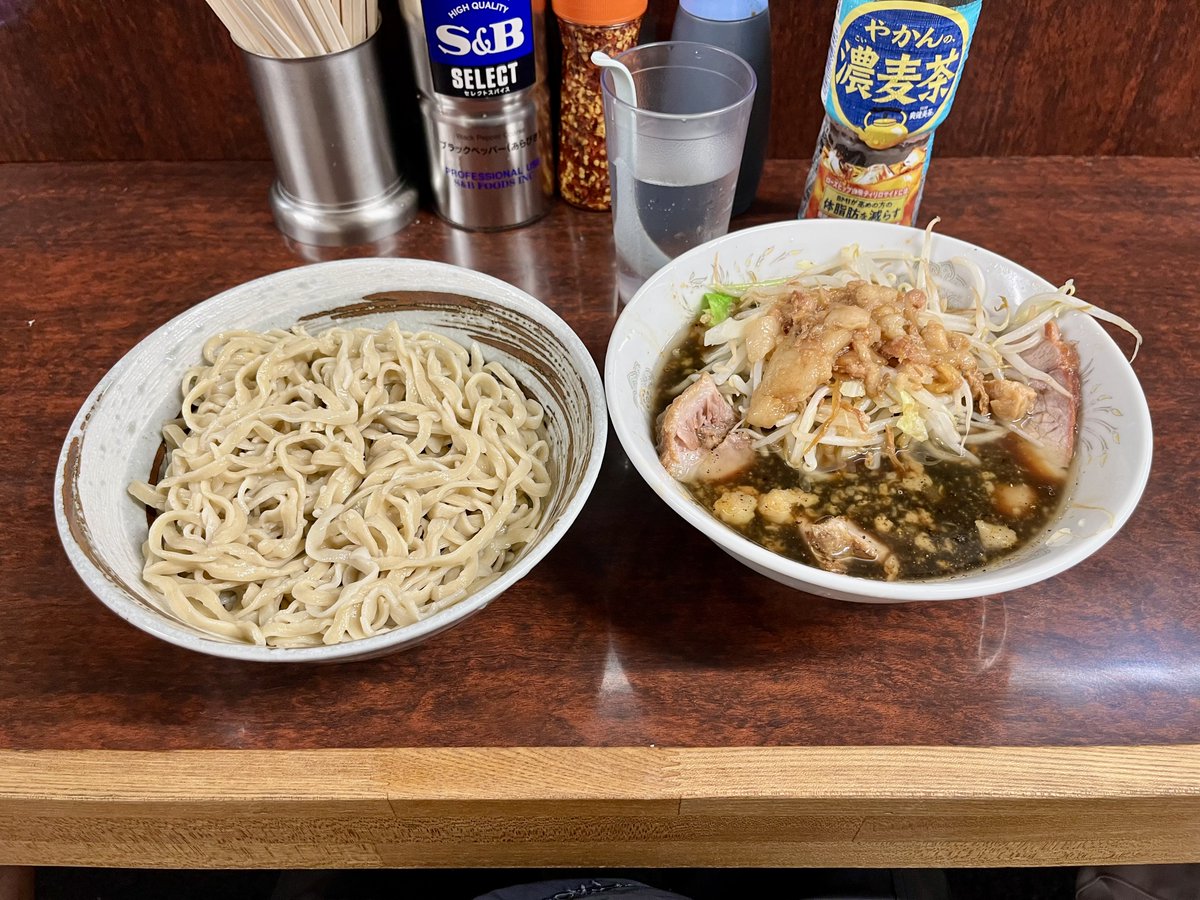 koihime_mutou's tweet photo. めじろ台
暑い日限定 小 ブラックつけ麺 アブラ
ありえないくらい味が濃くて神 https://t.co/SbEXLcvsAK