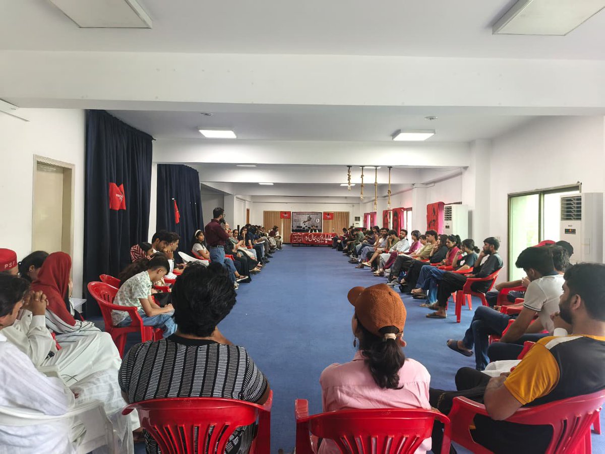 PSCollective_'s tweet photo. 🔊 Tulba Baithak is in session. 
This is what collective student space looks like, students have gathered and shared their issues. Discussing our shared struggles creates spaces such as these which are important more than ever now. + https://t.co/7FiYt22jcB