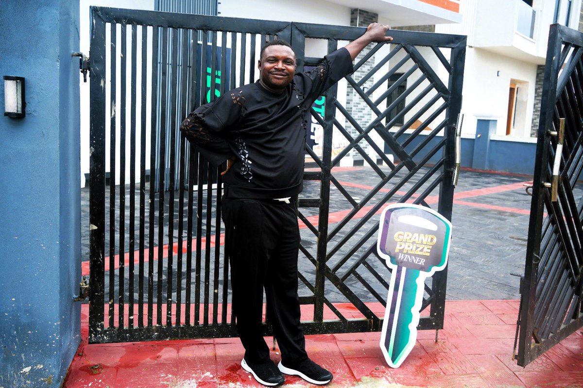 meggiebangz's tweet photo. Ilotbet really gifted the winner a house ooo, many thought it wasn’t real . iLOTBET made a bold promise and delivered. 🏡👏 

#iLOTBETHouseEvent https://t.co/qw8tfGJvF3
