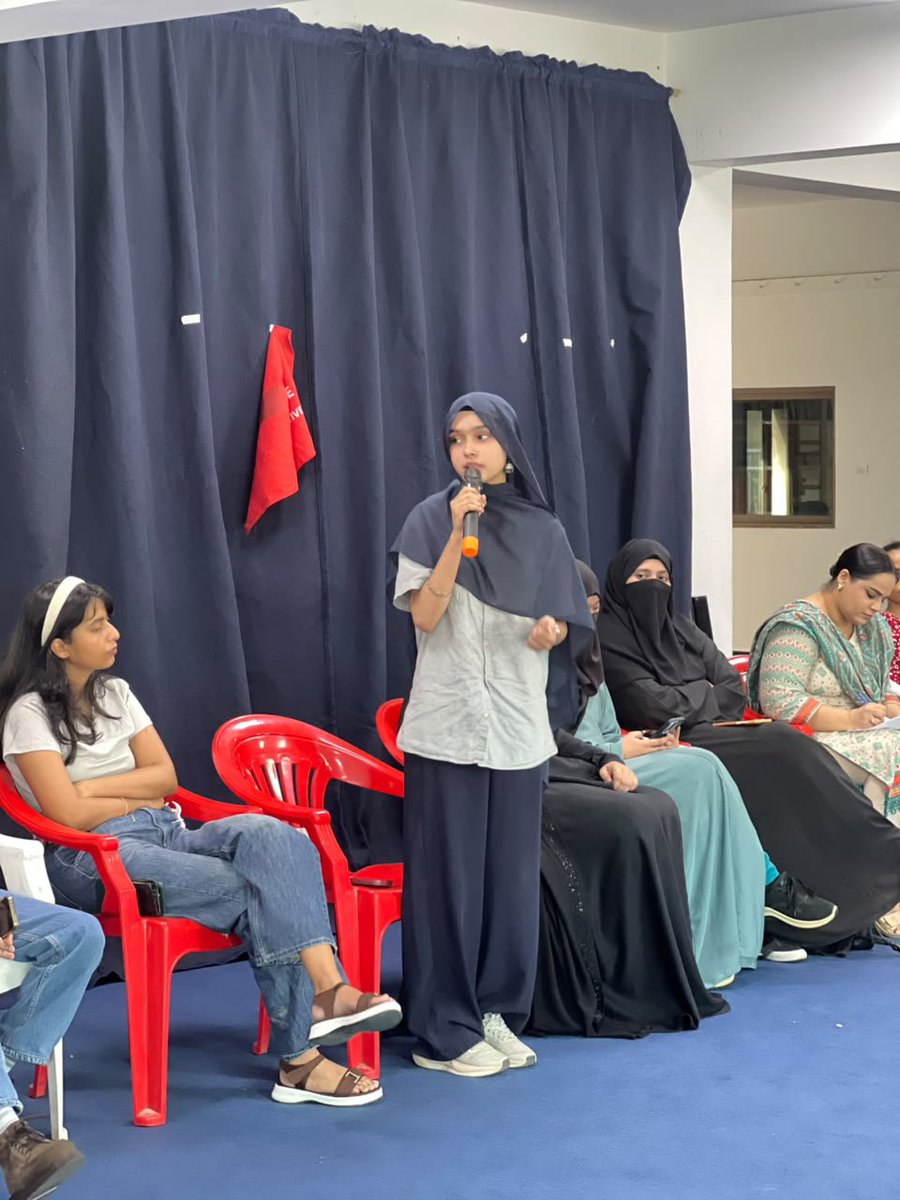PSCollective_'s tweet photo. 🔊 Tulba Baithak is in session. 
This is what collective student space looks like, students have gathered and shared their issues. Discussing our shared struggles creates spaces such as these which are important more than ever now. + https://t.co/7FiYt22jcB