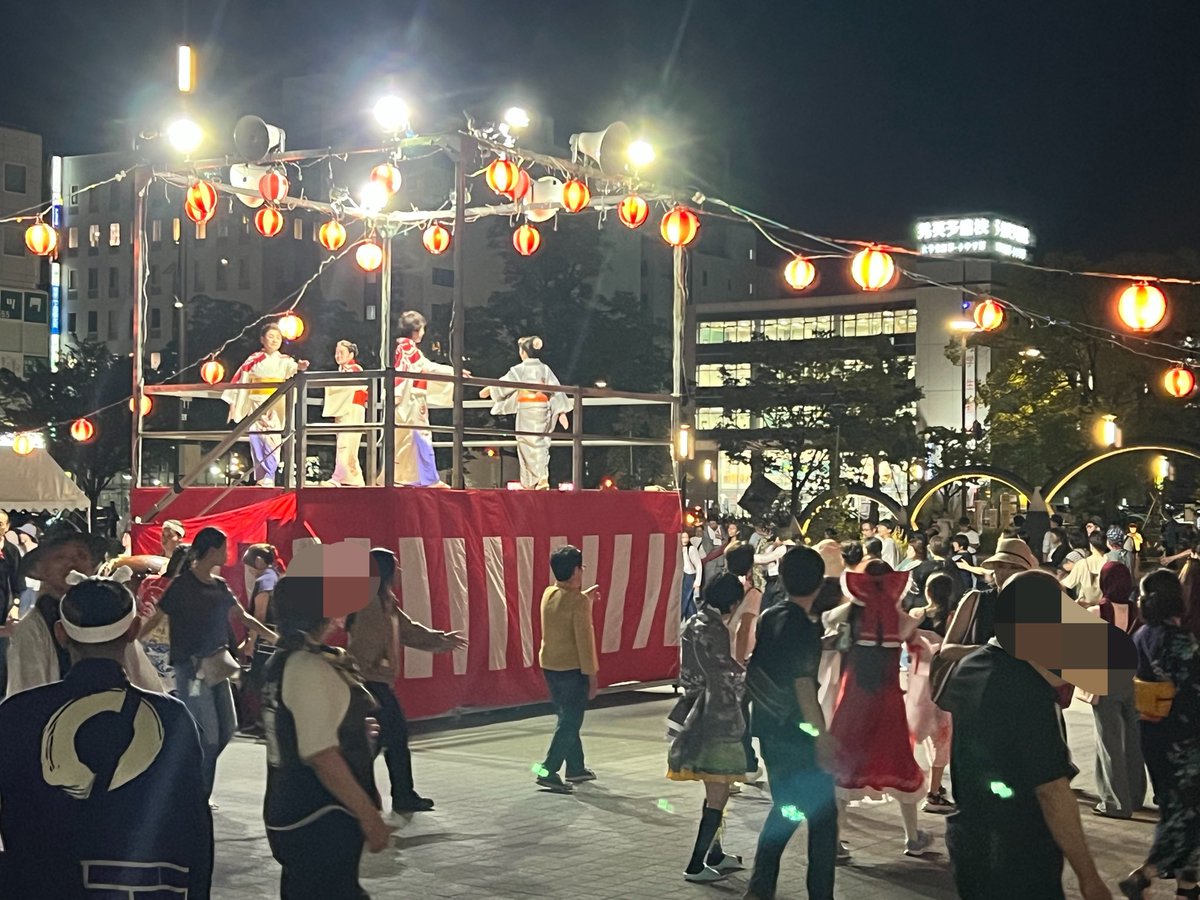 soori0726's tweet photo. 盆踊りもやってた
踊っている中になんか馴染みある格好のひとがいたw https://t.co/Vvzf928J9y
