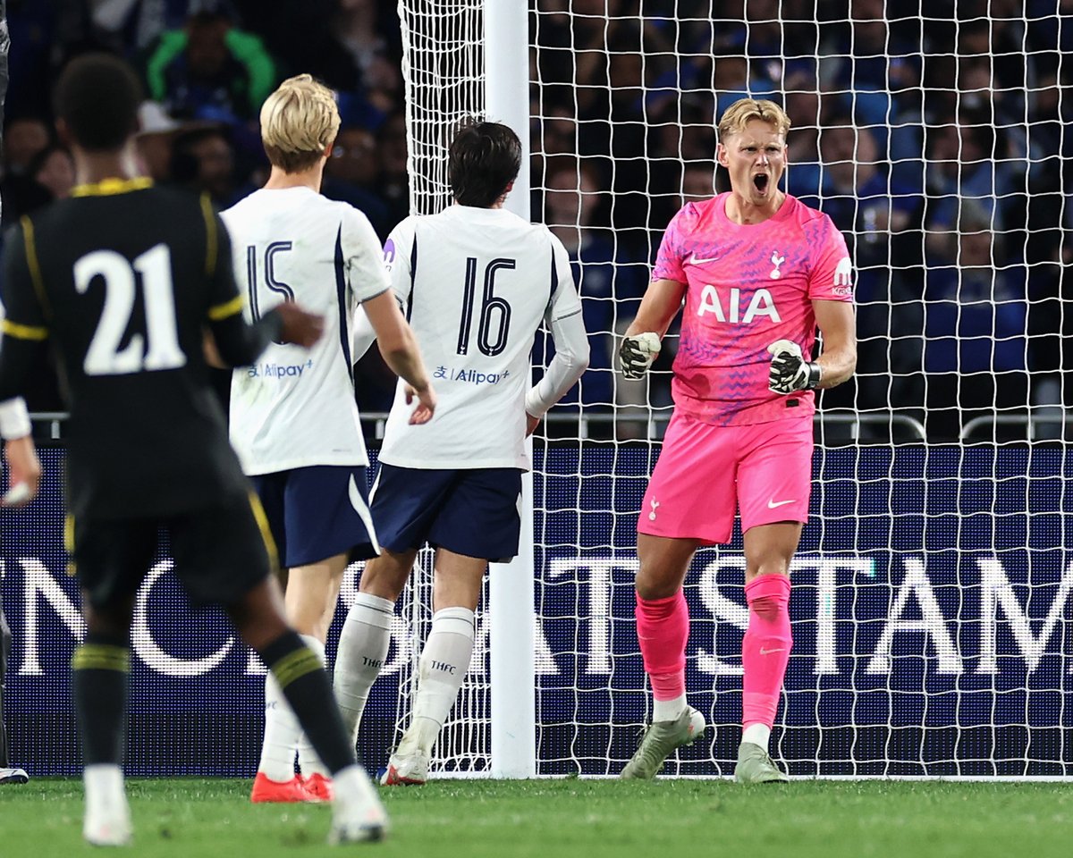 GoalJP_Official's tweet photo. 🏴󠁧󠁢󠁥󠁮󠁧󠁿 トッテナムが劇的勝利！🏴󠁧󠁢󠁥󠁮󠁧󠁿

後半ATのリシャルリソンの決勝点でチェルシー撃破！

トナーリとエステヴァンの得点で1-1で迎えた後半、49分にダンソの一発退場でトッテナムは10人に。

それでもキンスキーの好セーブなどでしのぐと、90+2分にリシャルリソンが決勝ゴール！

チェルシー 1-2 トッテナム https://t.co/DKgo0SmJMT