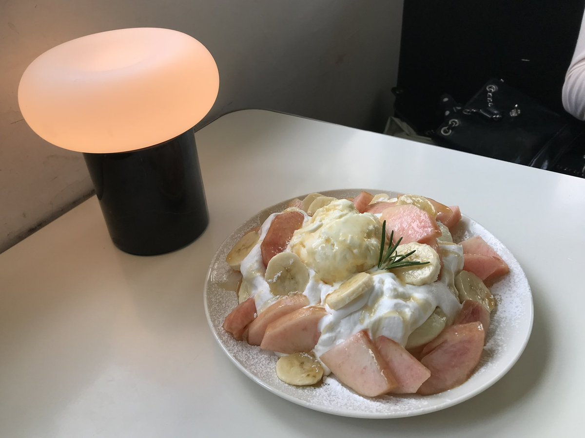 akarihouses's tweet photo. 너무너무 아름다운 복숭아수플레를 머금…
대전 백시트라는 이뿌니 카페에서 https://t.co/KcXywF5Mad
