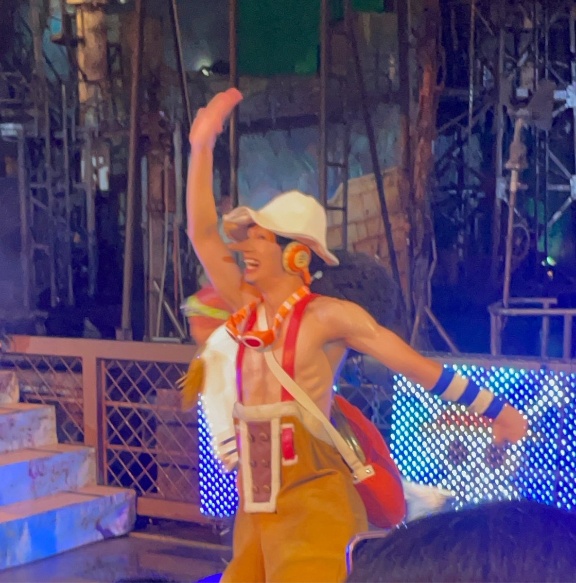 25y__lv's tweet photo. プレショで毎回思うこと

やっぱり一番ウソップが全体的に好き
動きと表情と体格がすごくウソップそのもの
今日は目の前まで来てくれたおかげでじっくり見ることができて嬉しかった！
それでもやっぱりウソップだって思った☺️
いつも水上バイク？乗ってるの好きなんだけど今年はなかったなぁ… https://t.co/JiXCmgk8lZ