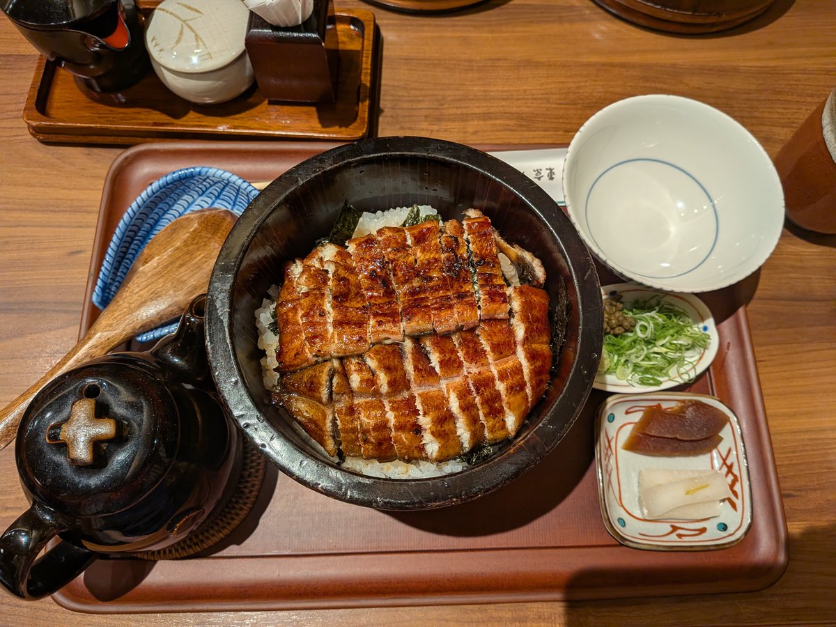 Victory_declare's tweet photo. 今年もウナギの季節やな

えびさんに特大の感謝を https://t.co/ScnBqgj9r8