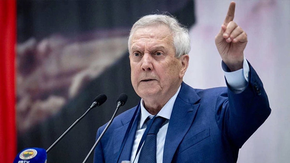 luganoburak's tweet photo. 🚨 Aziz Yıldırım: "Allah aşkına bu youtube'ta yayın yapanları izlemeyin! İnanmayın!". 

Şu dakikadan sonra Yağız olsun, Sercan olsun, Emre Bol olsun, SAÇ olsun, irfan otuzbir olsun..

Kim kaos çıkarmaya haber sıkarsa ve o haberi alıp ortalığı geren kim varsa haindir! 
Galatasaray Uşagıdır! 

Aralarında sevdiklerim, konuştuklarım da var ama hiç kimse Fenerbahçe'den üstün değil.
Yeter lan ortalığı gerdiğiniz! 

Aziz Yıldırım ne derse O! ismail Kartal ne derse o! Bitti! 

Adam gibi habercilik yapın. Gevezelik yapmayın.