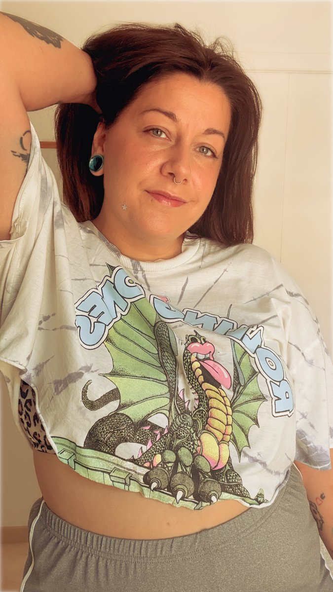 MirandaSweetW's tweet photo. Little Rolling Stones top and nothing else on my mind tonight…
Would you have already taken it off me?

#bbw #curvy #thick #chubby https://t.co/OoY13KofYQ