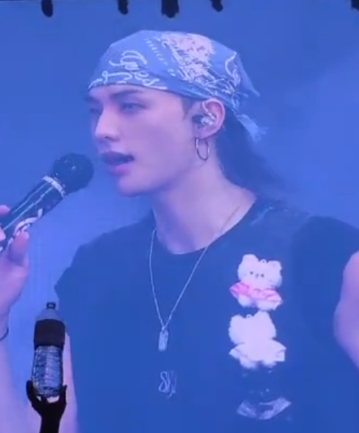 pieceofcake2003's tweet photo. GUESS X HYUNJIN
Bandana Light Blue
₩39,000 https://t.co/KJDy25t6om
